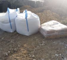 Voila ! Livraosn faite 
Les fondations coul&eacute;es 
Il y a plus qu'a monter le vide sanitaire