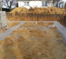 Voila ! Livraosn faite 
Les fondations coul&eacute;es 
Il y a plus qu'a monter le vide sanitaire