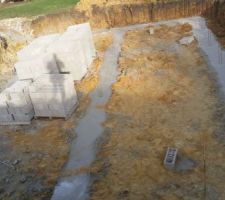 Voila ! Livraosn faite 
Les fondations coul&eacute;es 
Il y a plus qu'a monter le vide sanitaire