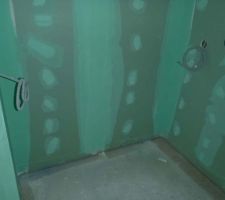 Réalisations de Maison du Midi : visite du chantier du lotissement.
Ici, une salle d'eau.