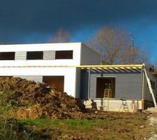 Jour 6 les avancés de toit prennent forme