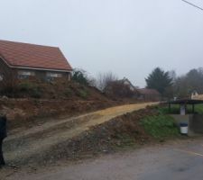 Voil&agrave; une petite photo des fondations.
Ainsi que le chemin d'acc&egrave;s &agrave; la maison