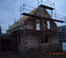 Charpente phase 2. Fin des pignons. Travail toujours propre.
