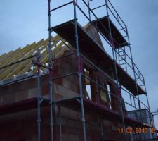 Charpente phase 2. Fin des pignons. Travail toujours propre.