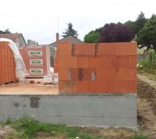 élévation des mur   
brique pour la partie maison 
parpaing pour la partie garage