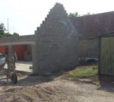 élévation des mur   
brique pour la partie maison 
parpaing pour la partie garage