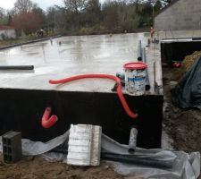 R&eacute;alisation de l &eacute;tanch&eacute;it&eacute; et pose d un drain sur toute la construction   maison V2