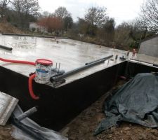 R&eacute;alisation de l &eacute;tanch&eacute;it&eacute; et pose d un drain sur toute la construction   maison V2