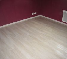 Parquet et plinthes chambre pourpre