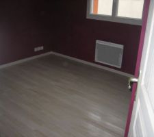 Parquet et plinthes chambre pourpre