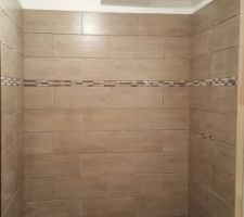 Faïence salle de douche rdc