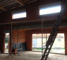 Appui de fen&ecirc;tre et seuil de porte pos&eacute;s