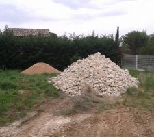 Livraison des pierres pour les gabions pour contenir le remblai du jardin