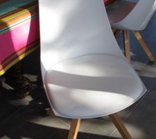 Mes nouvelles chaises 4 blanches et 2 patchworks de Kavehome