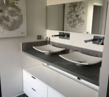 Installation d un meuble Ikea pour les rangements
Utilisation d une commode en guise de meuble salle de bain bien moins cher