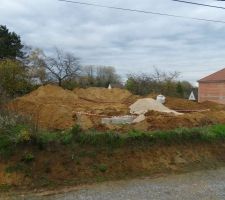 Première visite du chantier.
vu du jardin en face