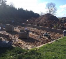 Montage de la dalle par les maçons .