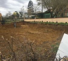 Terrassement presque terminé. Ça en fait de la terre