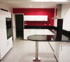 Pose du plan de travail de la cuisine