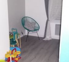 Nouvelle chambre amis en attente montage porte à galandage