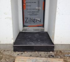 Carrelage de l'entrée ( que nous avons fourni)