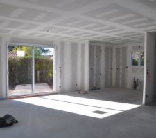 Visite de l'int&eacute;rieur - cuisine vue du salon