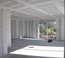 Visite de l'int&eacute;rieur - salon vu de la cuisine