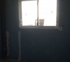 Bureau avant finition cloison