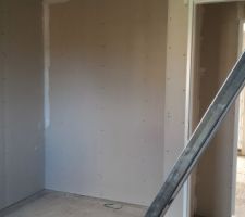 Chambre parentale - vue sur la salle d'eau