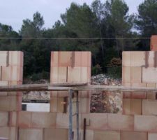 Construction du 1er étage, fenêtre de l'escalier et des toilettes.