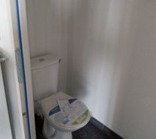 Toilettes du bas