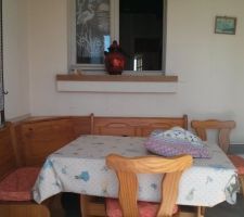 La maison telle que nous l'avons achetée. A noter que la fenêtre du hall donne dans la salle de bains !