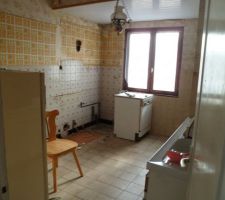 L'ancienne cuisine après avoir enlevé les meubles. Elle deviendra une chambre.