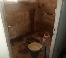Salle de bains en cours de r&eacute;novation