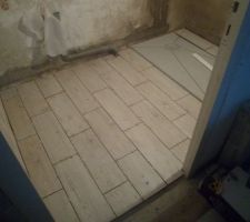 Pose du bac de douche et du carrelage