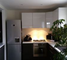 Cuisine rénover enlever l'ancienne faience reffet le mur et peinture beige lin et ajout de meubles ice de castorama