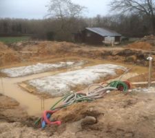 Semelles de fondation recouvertes par l'eau de pluie