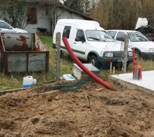 Dalle de l'abri coulée avec fourreaux
Grillage détruit!