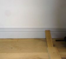 Chambre d'amis : début de la pose des talons et plinthes