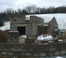 1ers flocons de neige de l'hiver. Ca va ce n'est pas ca qui va bloquer le chantier