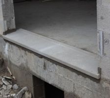 Arri&eacute;re maison, appuie baie