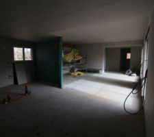 Sejour et cuisine (hall au fond)