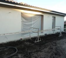 Enduit gratté blanc cassé