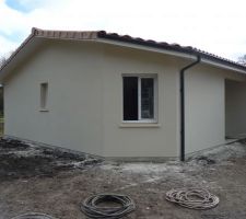 Enduit gratté blanc cassé