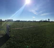 Nous vous pr&eacute;sentons notre terrain !
Je pense que la terrasse sera de mise avec un soleil pareil :-)