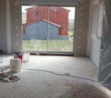 Cloisons en place et bandes de platre en cours: vue de la salle à manger