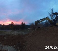 Terrassement avant construction d'un mur en pierre de 2M de haut