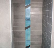 Gors plan sur la frise de la douche... JOLIE NON ???
