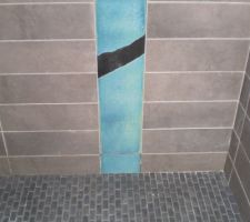 Voil&agrave; la vue sur l'entr&eacute;e de notre douche a l'italienne