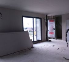 Vue du salon depuis la cuisine